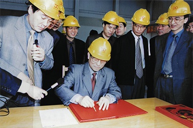 2002年4月3日，時任浙江省省長柴松岳視察景興工業(yè)園