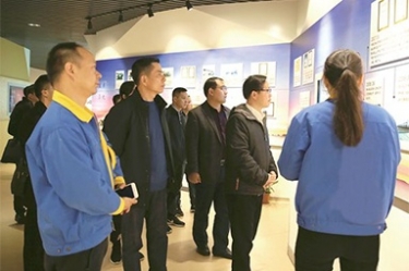 貴州省黔東南州委常委、榕江縣縣委書(shū)記賀代宏一行到公司參觀學(xué)習(xí)考察