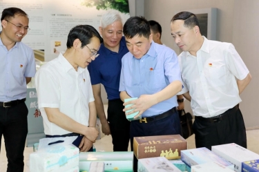 要聞 | 嘉興市委副書(shū)記、政法委書(shū)記帥燮瑯一行蒞臨景興紙業(yè)調(diào)研指導(dǎo)