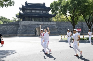 笑臉與熱情刷屏！這名火炬手是景興人！