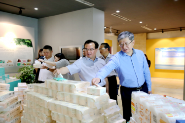 2019年 5月22日，時(shí)任浙江省社會(huì)組織綜合黨委專職副書記、省民政廳社會(huì)組織管理局局長蔡國華蒞臨景興紙業(yè)調(diào)研企業(yè)發(fā)展情況和黨建工作